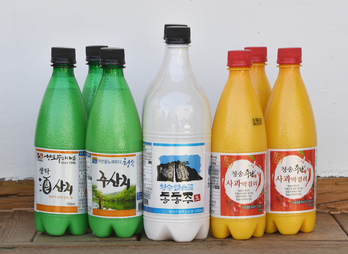 청송양조장은 2014년 경북도 향토 뿌리기업으로 선정됐다. 청송양조장에서 생산되는 세가지 전통주 사과즙을 넣은 생탁 주산지, 청송 얼음골 동동주, 청송 주왕 사과 막걸리.