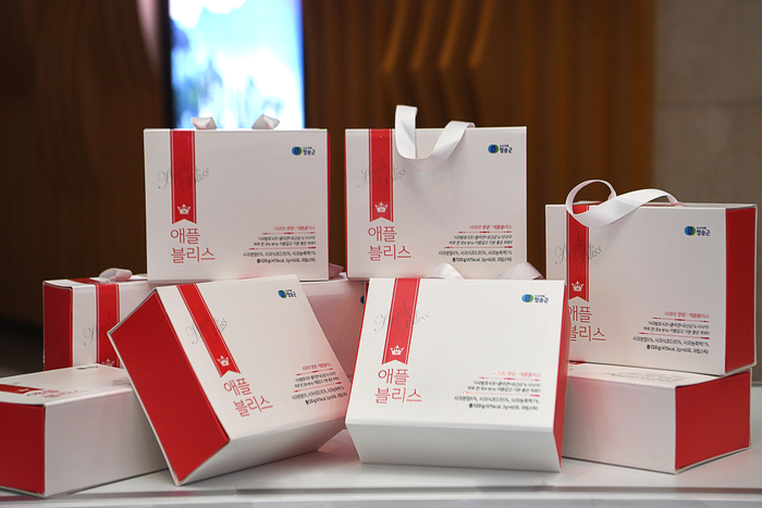 풋사과식초를 활용한 기능성식품 애플블리스는 이너뷰티 제품으로 관심을 끌고 있다. 소비자들은 먹기 편하고 몸에 좋다는 호평을 내놓고 있다.