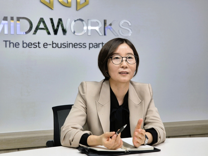 <주>미다웍스 박민정 대표가 자사의 기술력에 대해 설명하고 있다. 이승엽기자