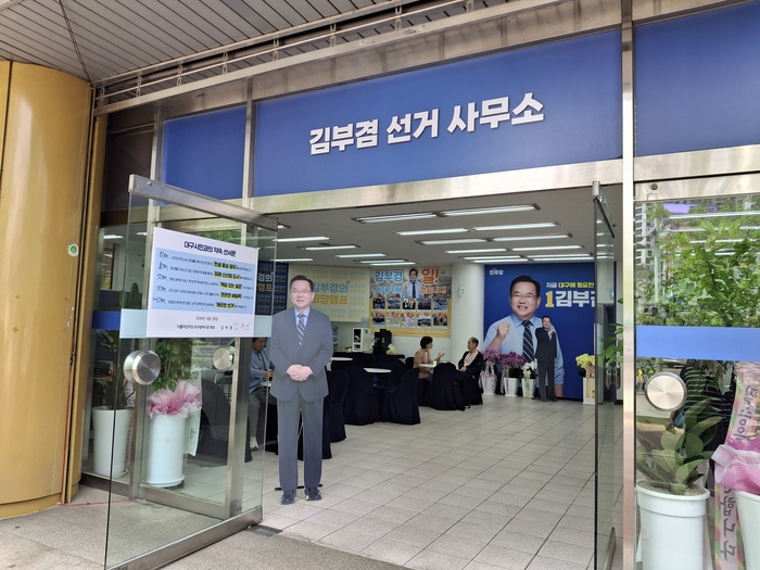 동료 의원 보좌관 30여명 승리 전략 수집 지원 나서 