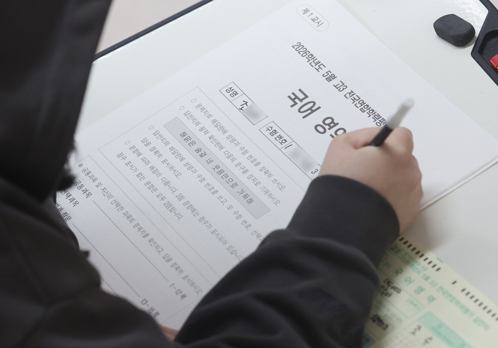 2026년 5월 전국연합 학력평가가 실시된 7일 오전 대구 수성구 대구여자고등학교에서 3학년 학생들이 시험을 치르고 있다. 
이윤호기자 yoonhohi@yeongnam.com