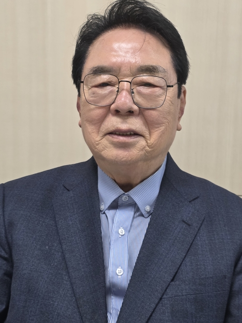김정국 김천시신중년시관학교 학장