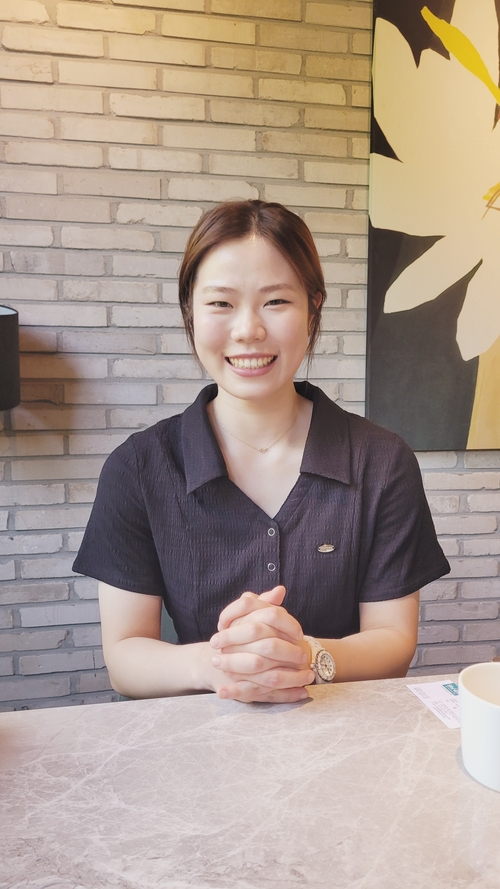 한국체대 새내기가 된 알파인 스키 4관왕의 최예린 선수가 인터뷰를 하며 활짝 웃고 있다. 1인자의 비결에 대해 다음 순간 내가 해야 할 일만 생각한다. 불안을 잠재우는 방법이기도 하다고 말했다.  이효설기자
