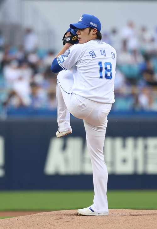 지난 7일 대구삼성라이온즈파크에서 열린 삼성과 키움 경기에 선발로 나선 원태인이 투구하고 있다. <삼성 라이온즈 제공>