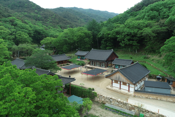 대구 달성군 옥포읍 비슬산 기슭에 위치한 용연사 전경. 신라 신덕왕 때 창건돼 사명대사가 중창한 이곳은 일주문인 자운문이 보물로 지정되며 문화적 가치를 다시금 인정받았다. 영남일보 DB
