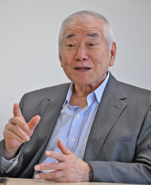 문정인 연세대 명예특임교수가 18일 오후 경북대 인문한국진흥관 세미나실에서 진행된 영남일보와 인터뷰에서 미국과 중국, 일본과의 관계에 대해 이야기하고 있다. 
이지용기자 sajahu@yeongnam.com