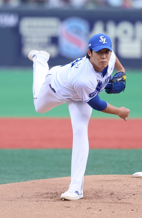 19일 포항야구장에서 열린 삼성과 KT 경기에 선발로 나선 원태인이 역투하고 있다.<삼성 라이온즈 제공>