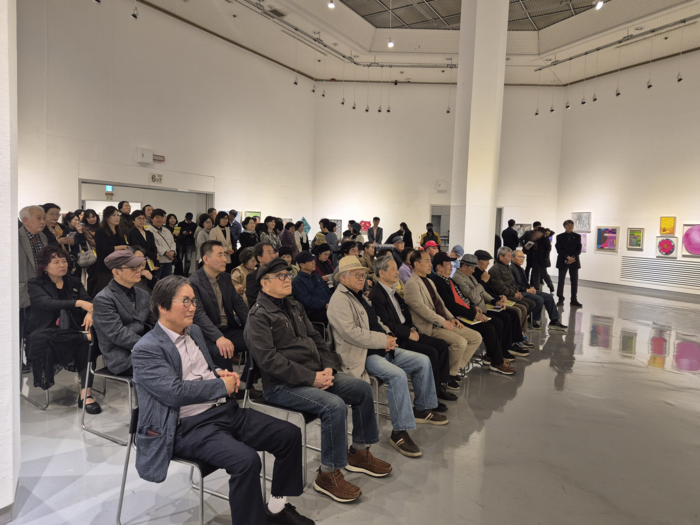 지난 4월14~18일 대구문화예술회관에서 열린 제45회 대구미술제에 지역 미술인들이 참석해 있다. <한국미술협회 대구지회 제공>