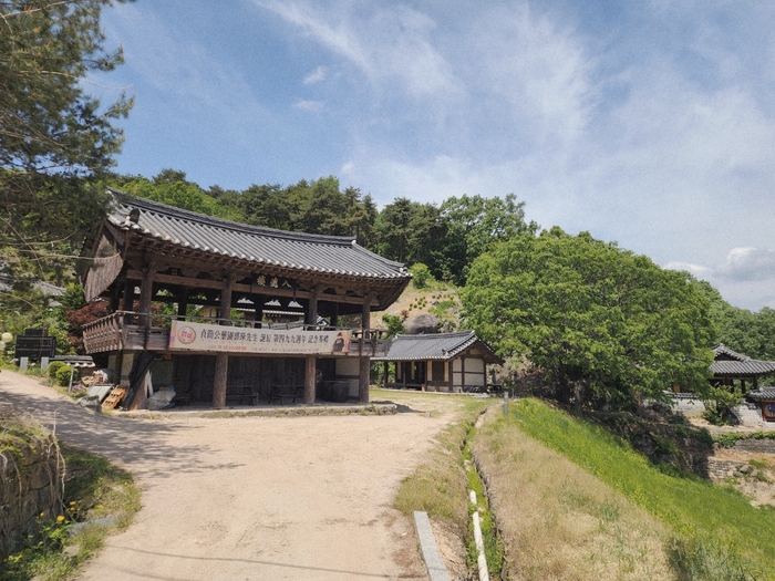 도정서원은 옛 선비들의 수업공간인 서원 문루인 입덕루 강당의 모습. <장석원기자>