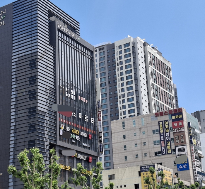 26일 오전 11시 대구 수성구 범어4동에 학원들이 몰려있는 모습. 장태훈 기자 hun2@yeongnam.com