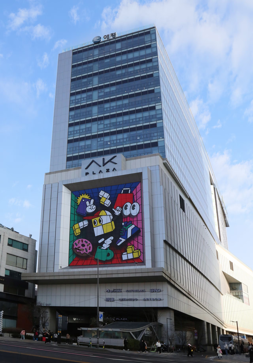 일본 애니메이션 전문 매장 애니메이트가 입점한 서울 홍대 AK플라자 외관. <AK플라자 제공>