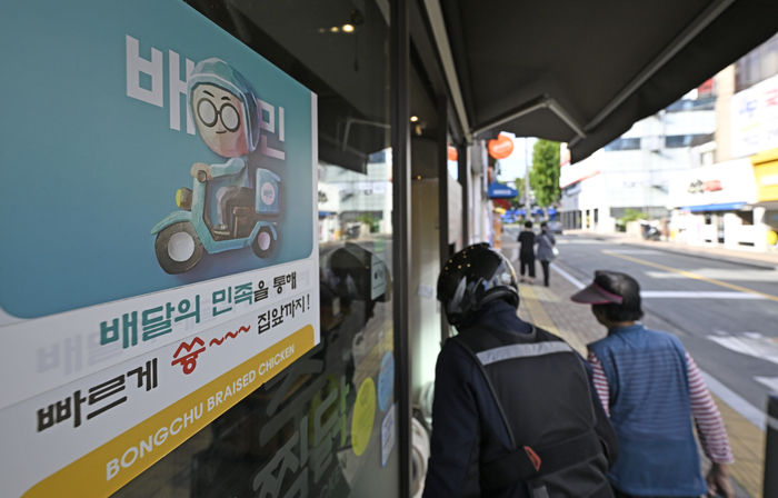 습관성 소비가 플랫폼 강화...로컬·틈새 공략 공공앱 활성화해야