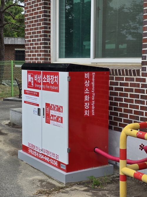 선산읍 신기리 마을회관에 있는 비상소화장치함<박용기 기자>