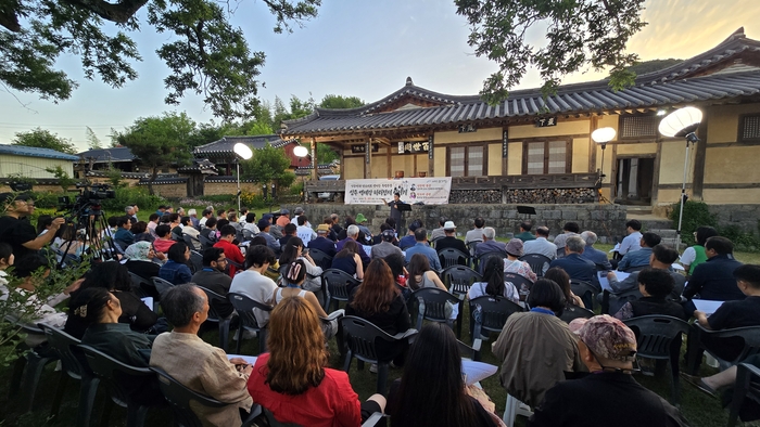 5월 30일 성주 백세작에서 지역주민들이 참여한 가운데 인문학과 판소리로 독립운동의 이야기가 펼쳐지고 있다. <성주군 제공>