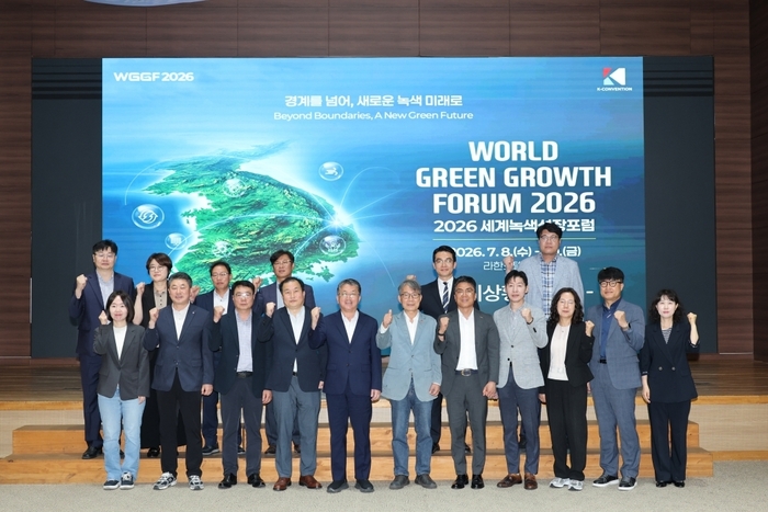 포항시와 포항국제전시컨벤션센터(POEX)가 지난 5월 27일 2026 세계녹색성장포럼(World Green Growth Forum, 이하 WGGF 2026) 준비상황 보고회를 개최했다. 이번 보고회는 오는 7월 8일부터 10일까지 라한호텔 포항에서 열리는 WGGF 2026의 준비 상황을 점검하고 행사 완성도를 높이기 위해 마련됐다. <포항시 제공>