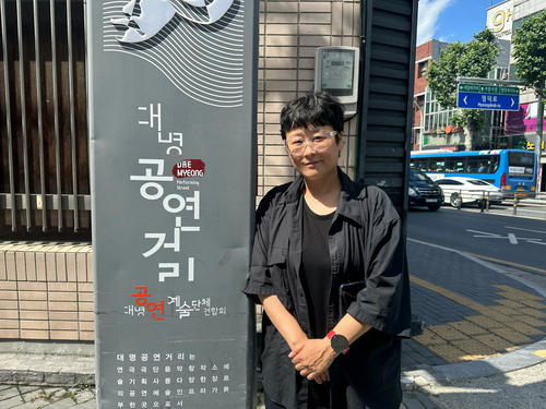 이나경 대구소극장협회장은 올해 대구소극장페스티벌을 개최한 것과 관련해 어렵게 재개된 축제가 또 중단되면 언제 다시 열릴지 모른다는 절박한 마음으로 준비했다며 많은 예술가들이 뜻을 모아준 덕분에 더욱 풍성한 축제가 될 것이라고 설명했다. 조현희기자 hyunhee@yeongnam.com