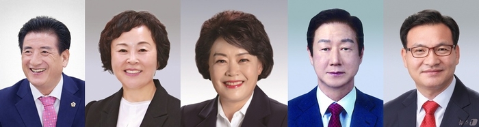 7월 개원하는 제10대 대구시의회 전반기 의장 선거를 앞두고 벌써부터 경쟁이 달아오르고 있다. 사진 왼쪽부터 박창석·이영애·이태손·임인환·하중환(가나다순) 시의원이 의장 후보로 거론된다. <영남일보DB>