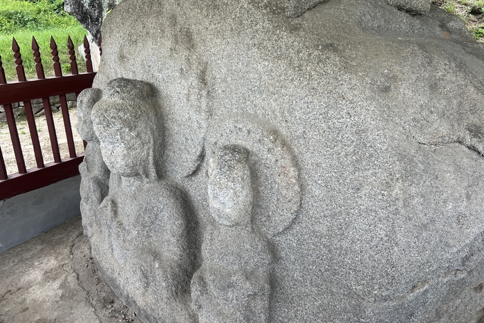 영주 신암리 마애여래삼존상. <권기웅기자>