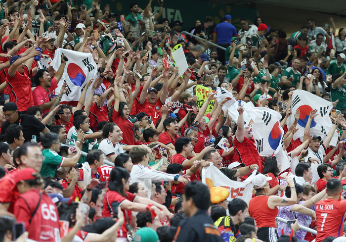 11일(현지시간) 멕시코 사포판 과달라하라 스타디움에서 열린 2026 북중미 월드컵 A조 1차전 한국과 체코의 경기. 관중들이 응원을 하고 있다.연합뉴스