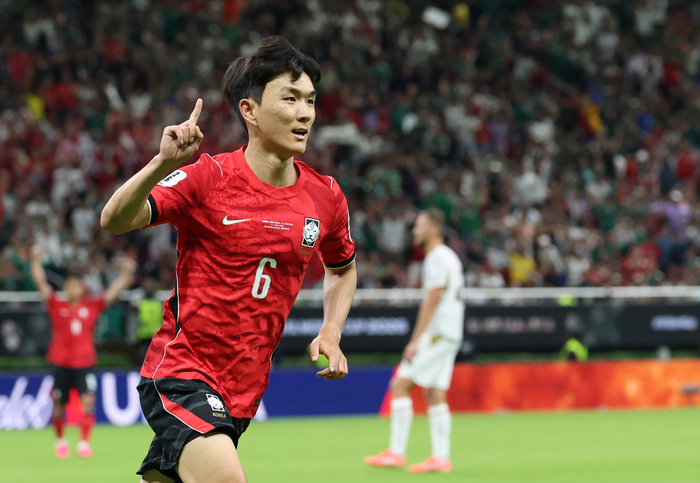 11일(현지시간) 멕시코 사포판 과달라하라 스타디움에서 열린 2026 북중미 월드컵 A조 1차전 한국과 체코의 경기. 후반 황인범이 골을 넣은 뒤 세리머니를 하고 있다.연합뉴스