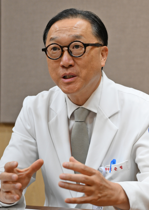 김준형 계명대 동산병원장이 대구·경북 필수의료 체계 강화와 권역응급의료센터 지정 필요성을 설명하고 있다.이지용기자 sajahu@yeongnam.com