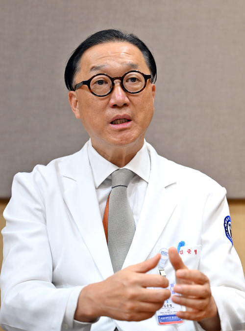 김준형 계명대 동산병원장이 지역 완결형 의료체계 구축 계획을 설명하고 있다.이지용기자 sajahu@yeongnam.com
