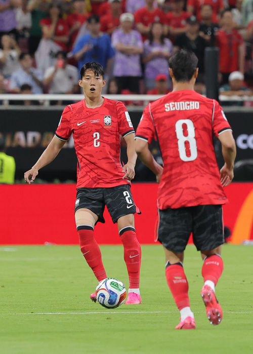 11일(현지시간) 멕시코 사포판 과달라하라 스타디움에서 열린 2026 북중미 월드컵 A조 1차전 한국과 체코의 경기. 이한범이 드리블을 하고 있다. 연합뉴스