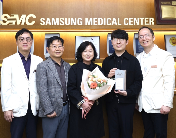 도도패밀리오피스 이대근 대표가 삼성서울병원에 1억원을 기부했다. <도도패밀리오피스 제공>
