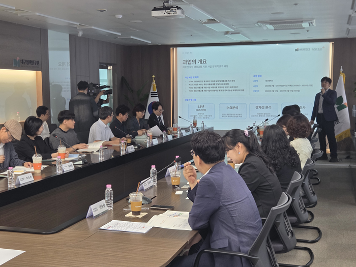 17일 대구정책연구원 대회의실에서 2026년 제1회 대구시 대중교통 활성화 포럼이 개최됐다. 각계각층 전문가들은 보편적 교통복지 성과와 향후 과제에 관해 토의했다. 최시웅기자
