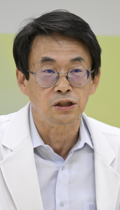 김대영 나사렛종합병원장이 지역 필수의료 위기와 중소 종합병원의 역할에 대해 설명하고 있다.이윤호기자 yoonhohi@yeongnam.com