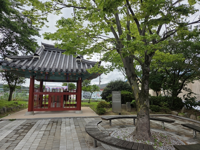포항 냉수리 신라비와 비각 전경. <전준혁기자>
