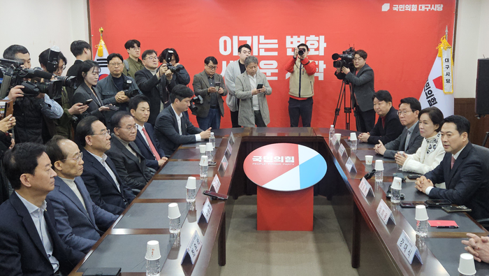 22일 국민의힘 장동혁 대표가 대구시당을 찾고, 대구지역 국회의원 12명과 연석회의를 앞두고 모두발언을 하고 있다. 영남일보DB