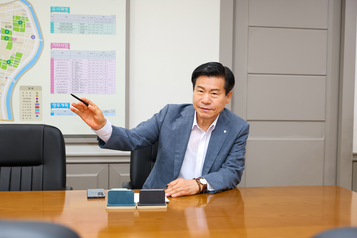 최근 영남일보와 인터뷰를 가진 류규하 대구 중구청장이 민선 9기 구정 운영 방향에 대해 설명하고 있다. <중구청 제공>