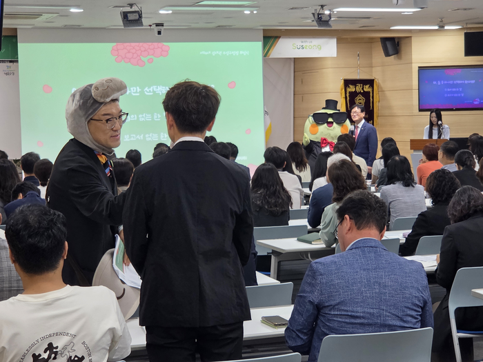 1일 대구 수성구청 대강당에서 진행된 김대권 수성구청장 취임식 마지막 행사로 뚜비와 도리와 함께하는 소통토크가 마련됐다. 최시웅기자