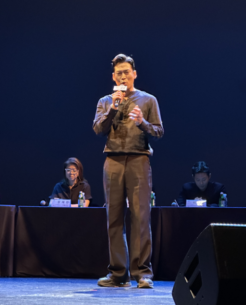 뮤지컬 월곡 카게요시 역을 맡은 배우 박시원이 올해 새롭게 추가된 넘버 막을 수 없으리를 지난 2일 열린 기자간담회에서 선보이고 있다.