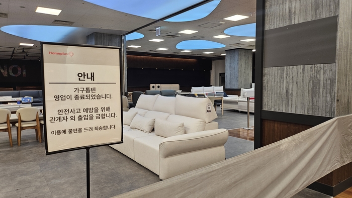 법원의 홈플러스 회생 절차 폐지 판결 이후 지역 홈플러스 매장들의 혼란이 심화하고 있다. 5일 찾은 대구 수성구에 있는 홈플러스 수성점 내 가구점의 영업이 중단돼 있다.