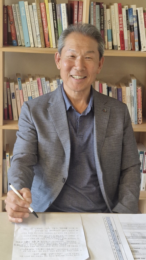 방병배 영천시 북안면 이장협의회장 본지와 인터뷰 모습. <남정해 기자>