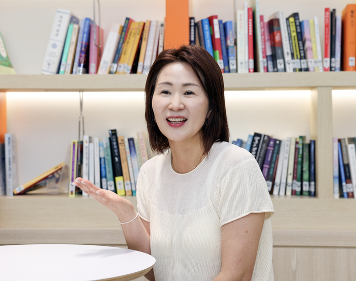 심금숙 칠곡군립 휴포레어린이집 원장이 사무실에서 인터뷰에 응하고 있다. <마준영기자>