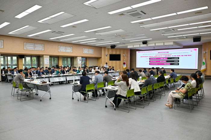 영주시가 시청 강당에서 2026영주 시원 나잇 페스타 준비상황보고회를 열고 있다. <영주시 제공>