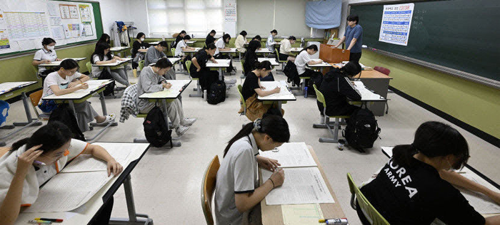 대구의 한 고등학교에서 수능 모의평가가 치러지고 있다.<영남일보DB>
