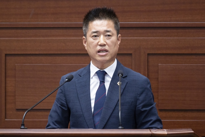도희재 경북도의원(국민의힘·성주)이 지난 16일 열린 제364회 임시회 본회의 5분 자유발언에서 공모사업은 지역 발전의 기회이지만 사업 이후 유지관리비와 운영비가 시·군의 부담으로 남고 있다고 지적하고 있다. <본인 제공>