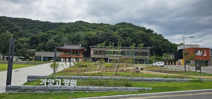 낫질 마을에 위치한 가얏고 정원 <석현철 기자>