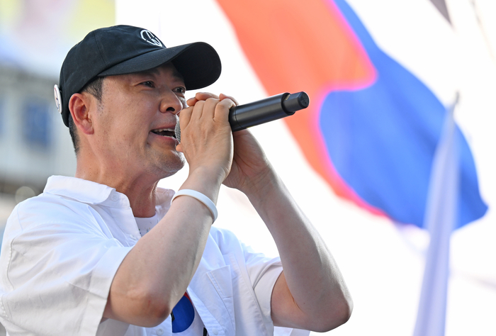 25일 오후 대구 중구 더현대 대구 앞에서 열린 참정권 회복 민주주의 수호 국민결의대회에서 국민의힘 장동혁 대표가 발언하고 있다.
이윤호기자 yoonhohi@yeongnam.com