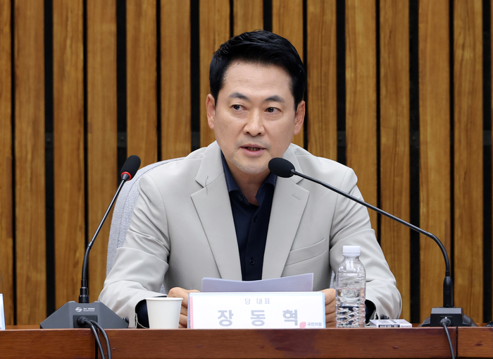 국민의힘 장동혁 대표가 지난달  30일 국회에서 열린 부정ㆍ무능 선관위 해체 수준의 쇄신 및 재선거 촉구를 위한 6ㆍ3 참정권 박탈 사태 청년ㆍ대학생 시국 대토론회에서 발언하고 있다. 연합뉴스