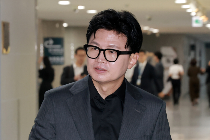 무소속 한동훈 의원이 1일 국회 의원회관에서 열린 국방·안보 현안 비공개 간담회에 참석하고 있다. 연합뉴스