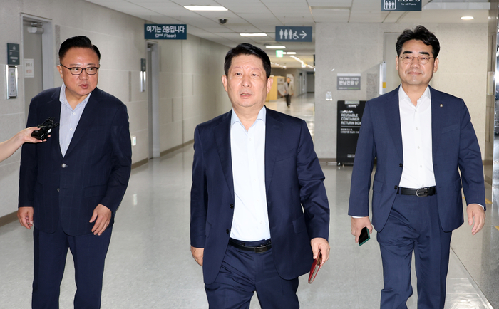 권영진 ‘원내대표 멱살잡이’ 파문…국민의힘 내홍 확산