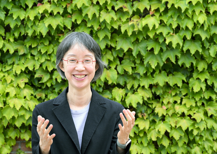 12일 대구 수성구 국립대구박물관에서 김혜원 관장이 복식문화관 건립 등 박물관의 미래 비전을 설명하고 있다. 김 관장은 복식문화 특화 역량을 강화하고 시민과 가까운 문화기관으로 발전시키겠다는 구상을 밝혔다. 이현덕기자