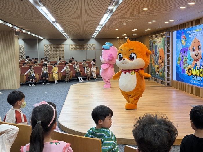 경북도·경북문화재단 콘텐츠진흥원과 제작사 픽셀플레넷이 만든 강치 아일랜드는 강치들이 독도와 바다 생태계를 지켜내는 모험기를 그린다. 사진은 지난 4월27일 경북도청에서 열린 강치아일랜드 시즌2 시사회. 정수민기자 jsmean@yeongnam.com
