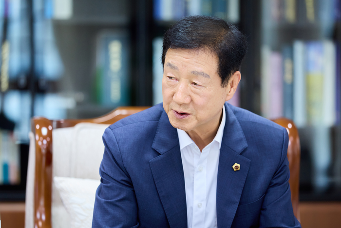 임인환 대구시의회 의장이 지난달 24일 시의회 의장실에서 영남일보와 공약 이행 관련 인터뷰를 하고 있다. 대구시의회 제공