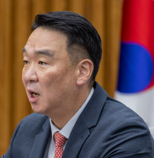 국민의힘 정희용 사무총장이 24일 국회에서 열린 원내대책회의에서 신천지 민주당 전당대회 개입의혹과 관련해 엄정 규명을 촉구하는 발언을 하고 있다. 연합뉴스